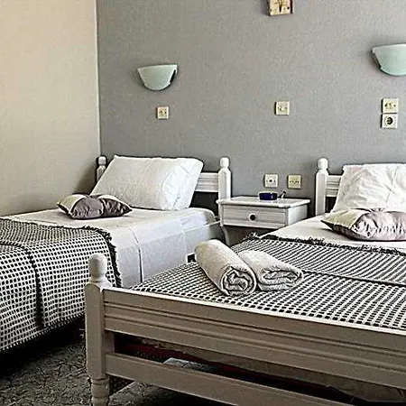 Aparthotel & Joanna Perissa (Santorini)